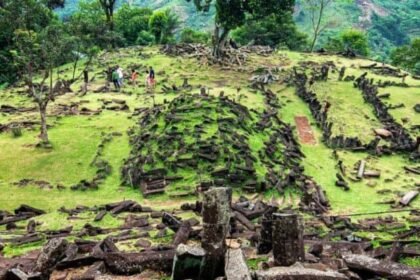 A pirâmide na Indonésia é conhecida como Gunung Padang (Crédito: RaiyaniM/Wikimedia Commons/CC BY-SA 4.0)