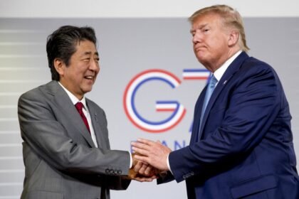 Donald Trump e  Shinzo Abe  — Foto: Andrew Harnik / Associated Press