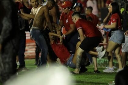 Náutico x Sport é marcado por briga, invasões e torcedores feridos no Aflitos