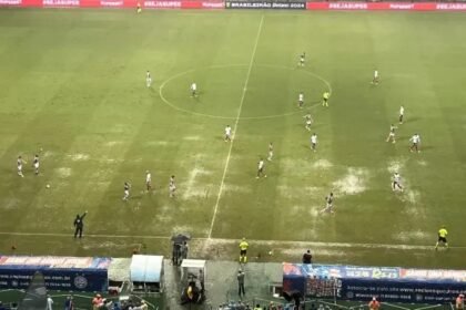 Árbitro interrompe Bahia x Fluminense por causa de temporal em Salvador