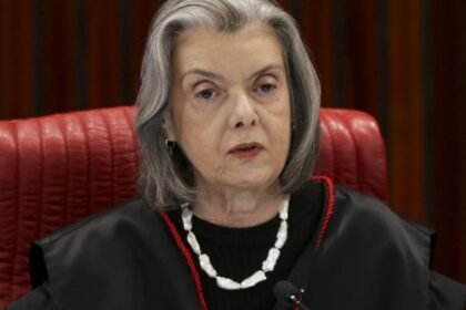 Cármen Lúcia diz que decisão judicial não pode ser descumprida