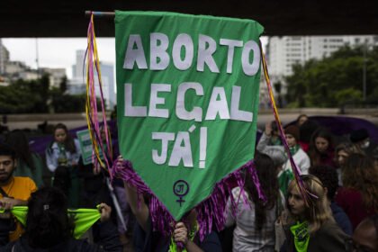 Justiça suspende norma do CFM que restringe aborto legal - 18/04/2024 - Mônica Bergamo