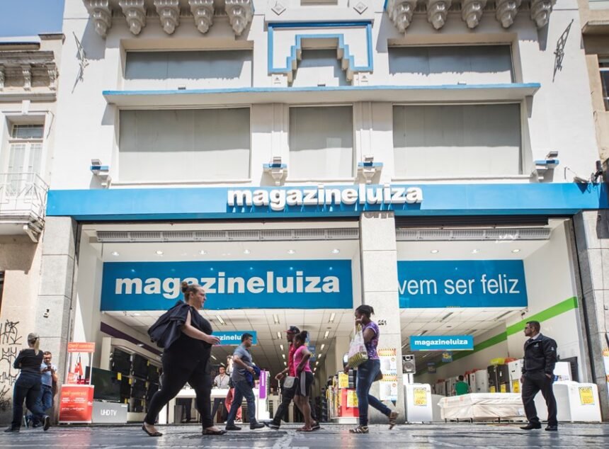 Magazine Luiza (MGLU3) cai quase 8% e puxa quedas do setor de varejo na Bolsa