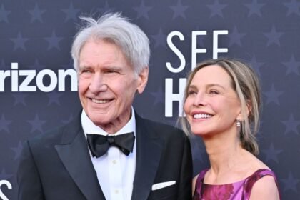 Mulher de Harrison Ford diz não tê-lo reconhecido no 1º encontro: “Assanhado“