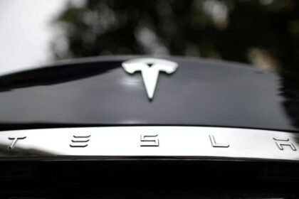 Tesla diz que lançará novos modelos antes do prazo planejado